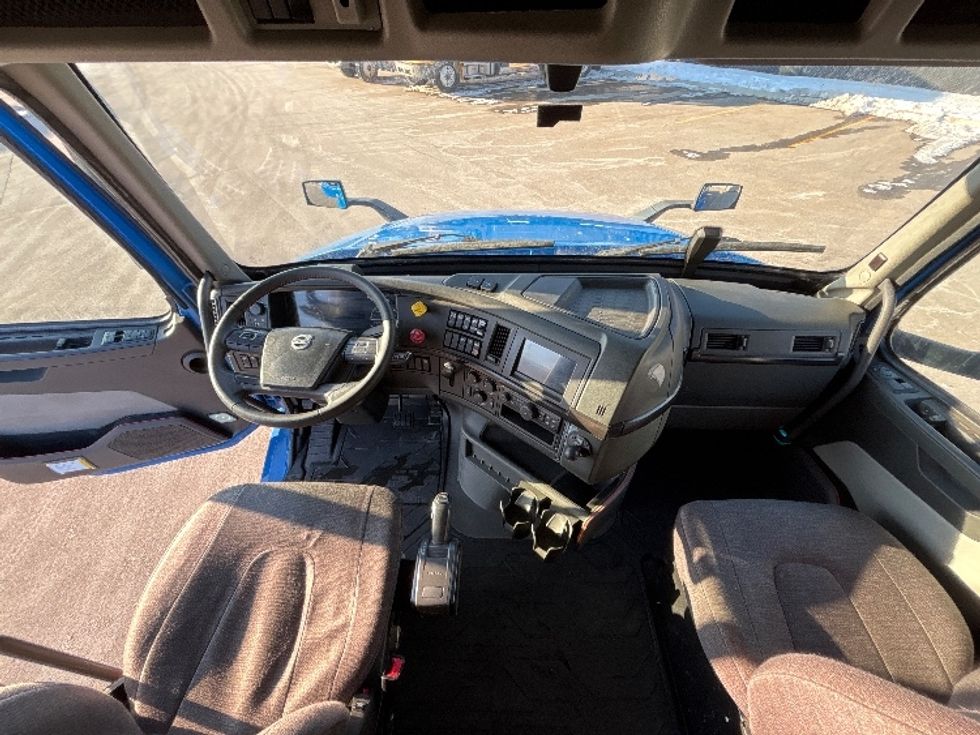 Sleeper Tractor-Heavy Duty Tractors-Volvo-2021-VNL64760-Byron Center-MI-646,910\n\t\tmiles-$ 51,000 - Image 12