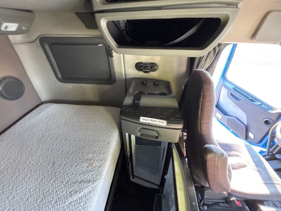 Sleeper Tractor-Heavy Duty Tractors-Volvo-2021-VNL64760-Byron Center-MI-646,910\n\t\tmiles-$ 51,000 - Image 18