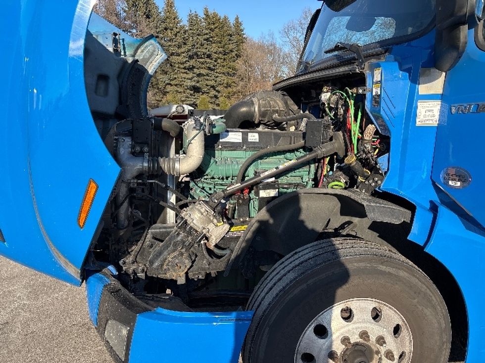 Sleeper Tractor-Heavy Duty Tractors-Volvo-2021-VNL64760-Byron Center-MI-646,910\n\t\tmiles-$ 51,000 - Image 21