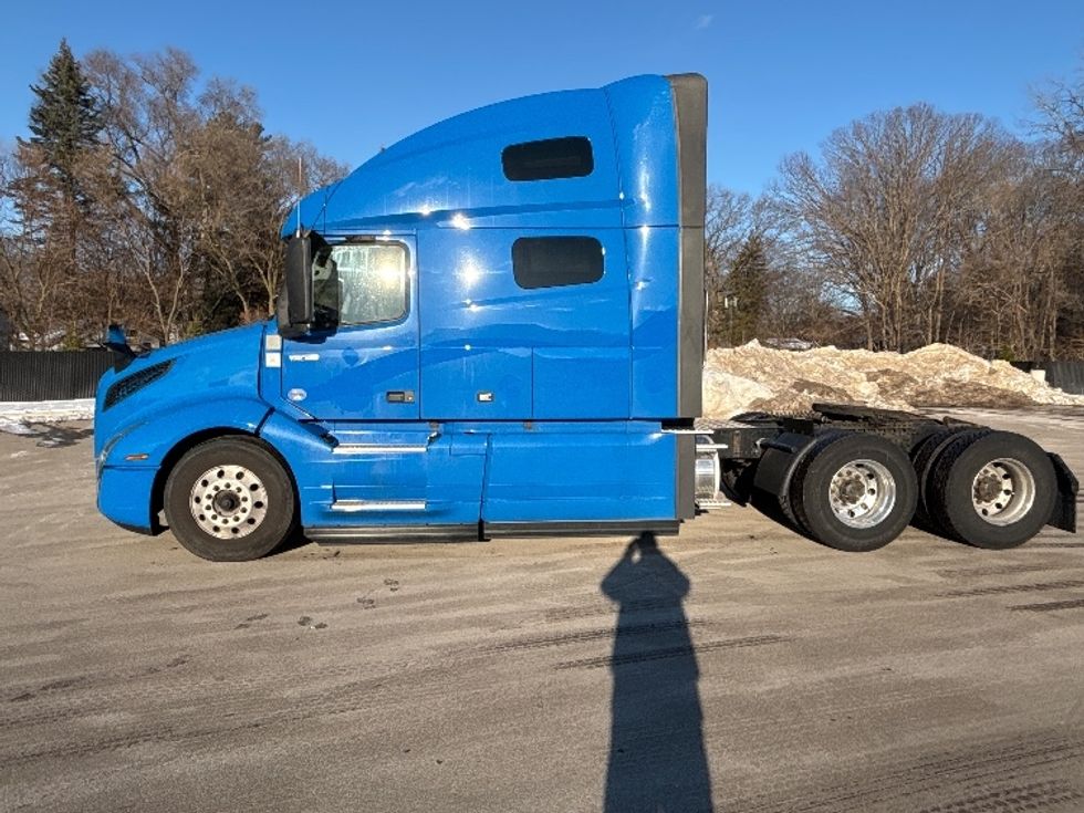Sleeper Tractor-Heavy Duty Tractors-Volvo-2021-VNL64760-Byron Center-MI-646,910\n\t\tmiles-$ 51,000 - Image 4