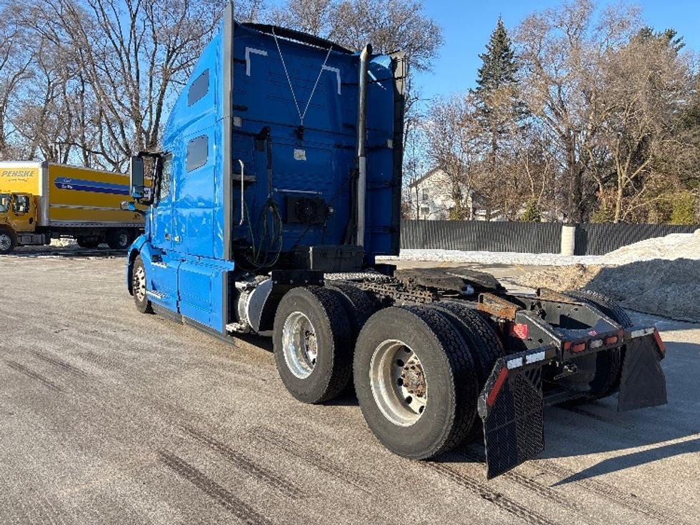Sleeper Tractor-Heavy Duty Tractors-Volvo-2021-VNL64760-Byron Center-MI-646,910\n\t\tmiles-$ 51,000 - Image 5
