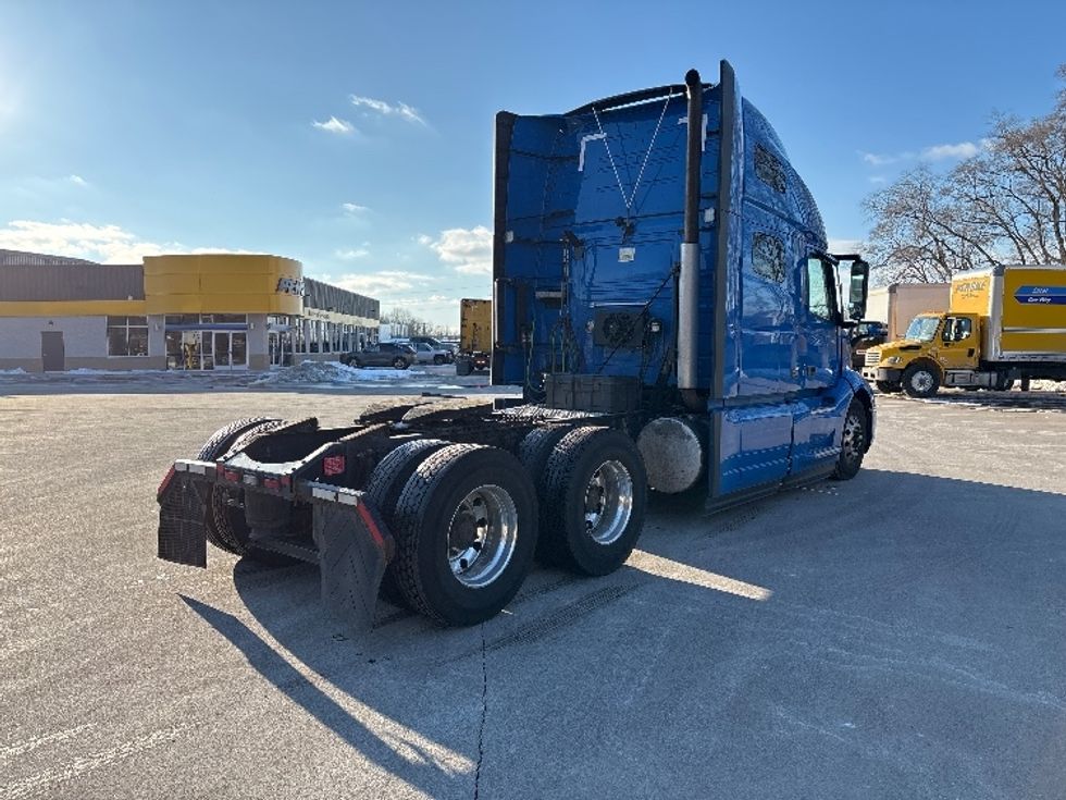 Sleeper Tractor-Heavy Duty Tractors-Volvo-2021-VNL64760-Byron Center-MI-646,910\n\t\tmiles-$ 51,000 - Image 7