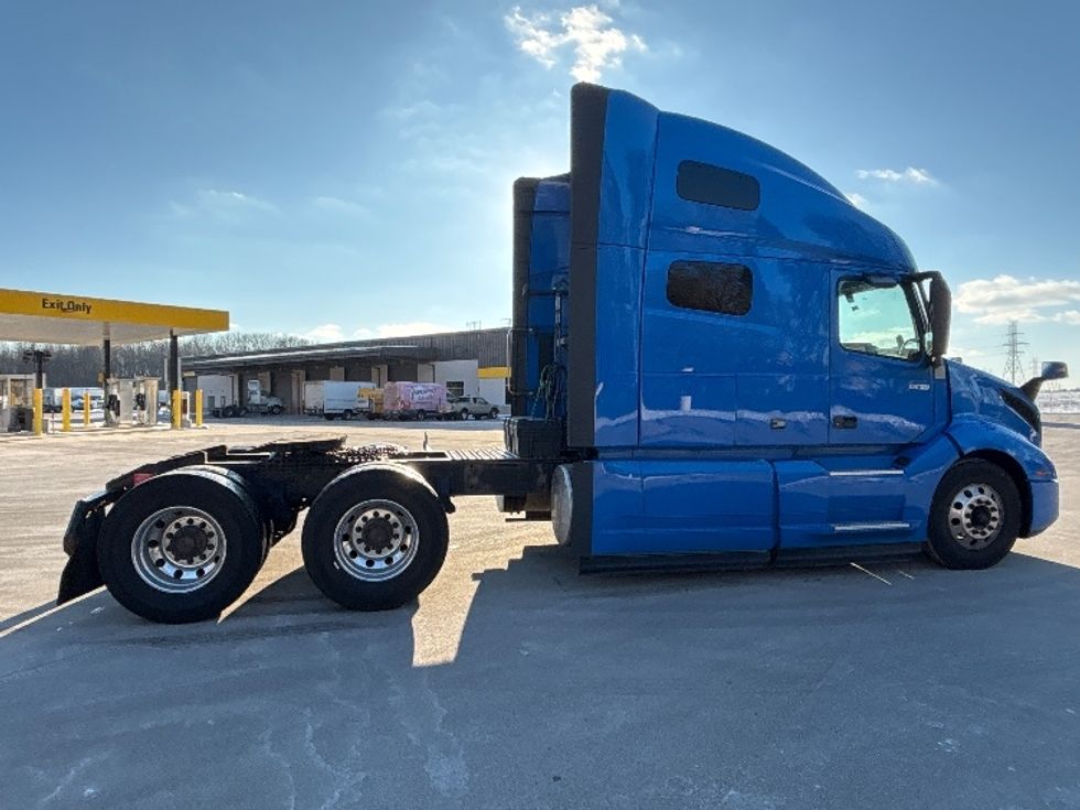 Sleeper Tractor-Heavy Duty Tractors-Volvo-2021-VNL64760-Byron Center-MI-646,910\n\t\tmiles-$ 51,000 - Image 8