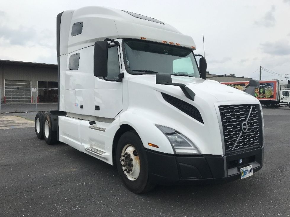 Sleeper Tractor-Heavy Duty Tractors-Volvo-2021-VNL64760-Charlottesville-VA-428,705\n\t\tmiles-$ 75,500 - Image 1