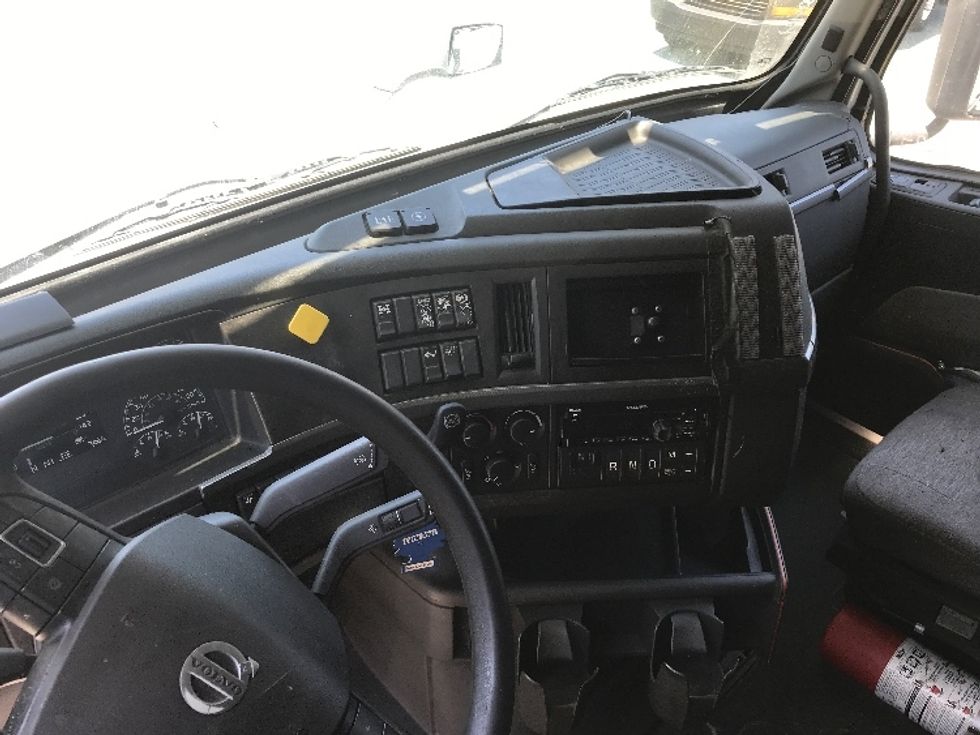 Sleeper Tractor-Heavy Duty Tractors-Volvo-2021-VNL64760-Charlottesville-VA-428,705\n\t\tmiles-$ 75,500 - Image 10