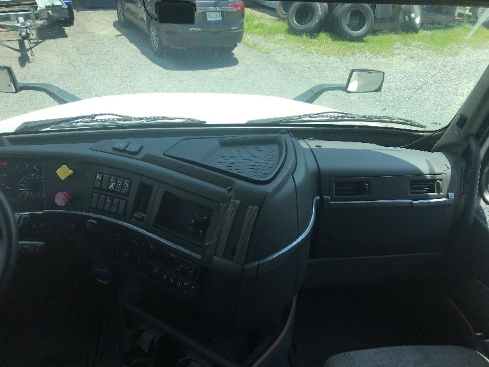 Sleeper Tractor-Heavy Duty Tractors-Volvo-2021-VNL64760-Charlottesville-VA-428,705\n\t\tmiles-$ 75,500 - Image 11
