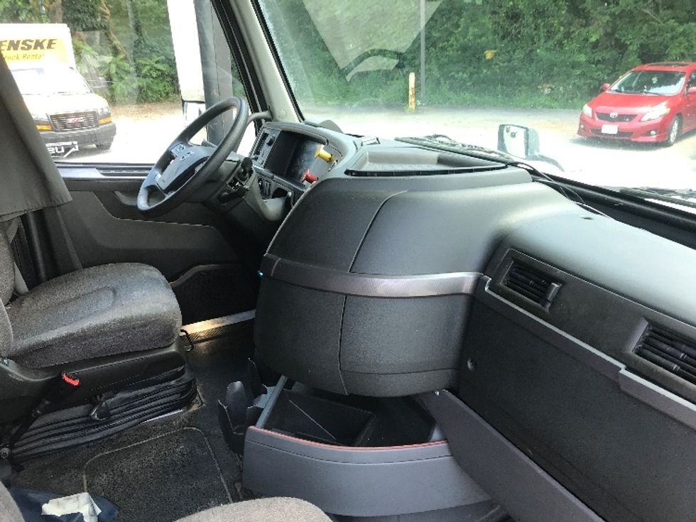 Sleeper Tractor-Heavy Duty Tractors-Volvo-2021-VNL64760-Charlottesville-VA-428,705\n\t\tmiles-$ 75,500 - Image 14