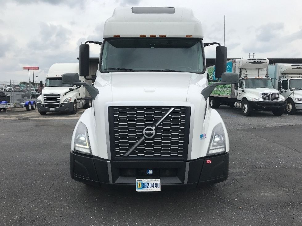 Sleeper Tractor-Heavy Duty Tractors-Volvo-2021-VNL64760-Charlottesville-VA-428,705\n\t\tmiles-$ 75,500 - Image 2