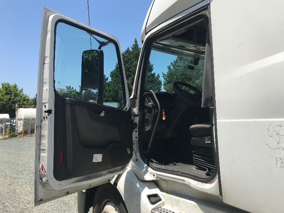 Sleeper Tractor-Heavy Duty Tractors-Volvo-2021-VNL64760-Charlottesville-VA-428,705\n\t\tmiles-$ 75,500 - Image 8