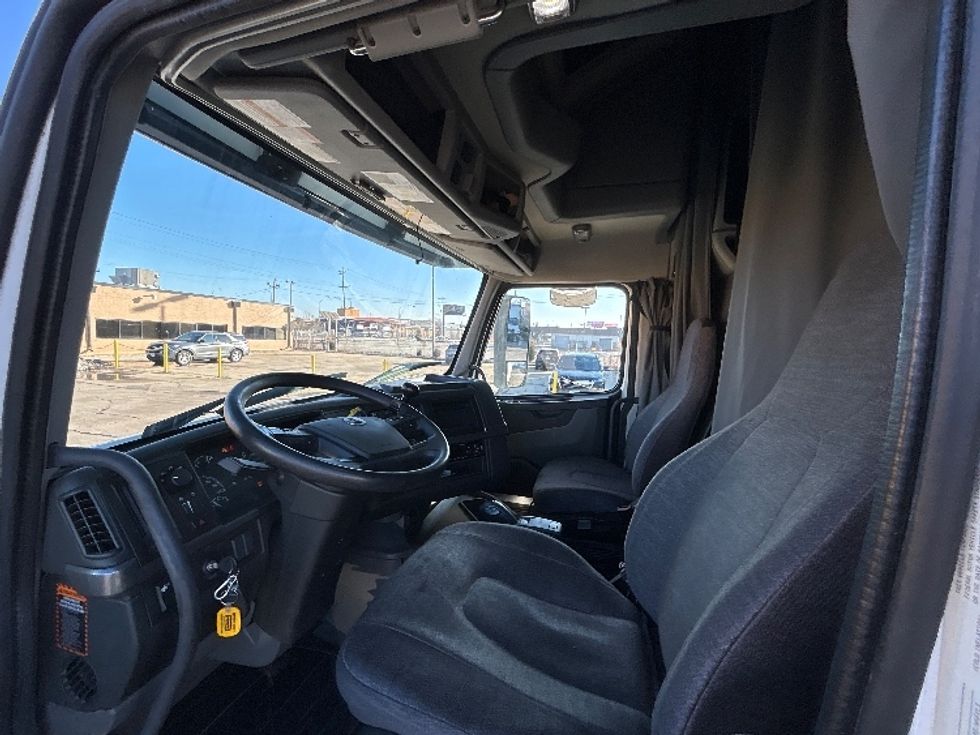 Sleeper Tractor-Heavy Duty Tractors-Volvo-2021-VNL64760-Chicago (Melrose Park)-IL-335,832\n\t\tmiles-$ 71,750 - Image 10