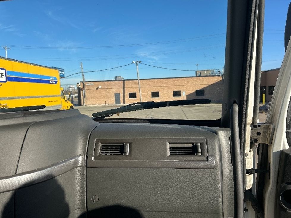 Sleeper Tractor-Heavy Duty Tractors-Volvo-2021-VNL64760-Chicago (Melrose Park)-IL-335,832\n\t\tmiles-$ 71,750 - Image 14