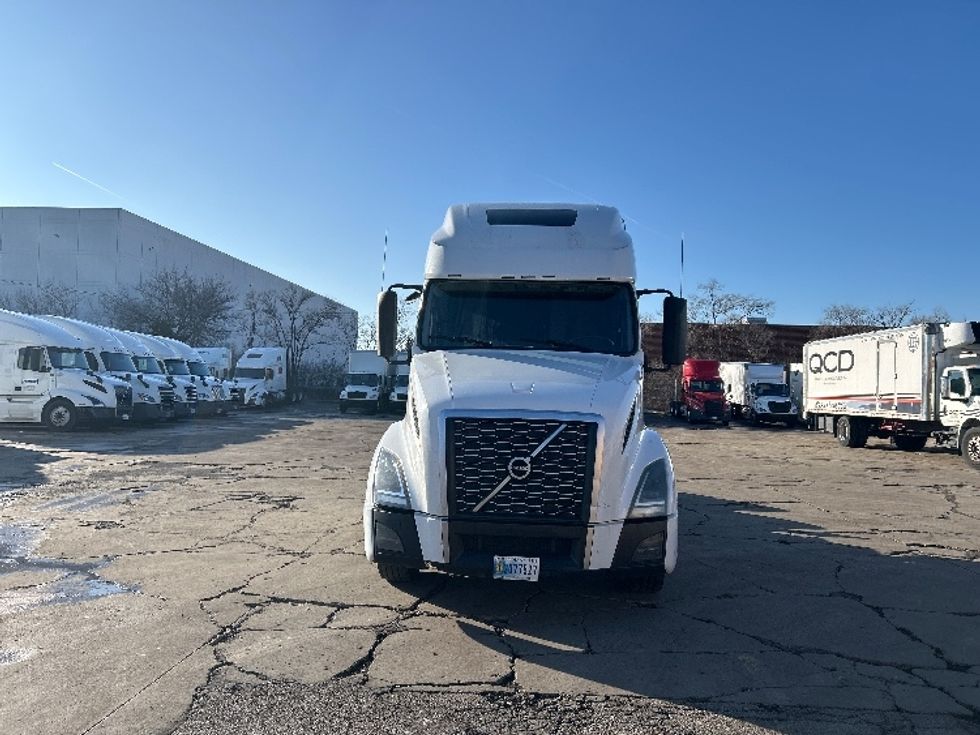 Sleeper Tractor-Heavy Duty Tractors-Volvo-2021-VNL64760-Chicago (Melrose Park)-IL-335,832\n\t\tmiles-$ 71,750 - Image 2