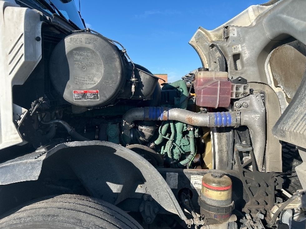 Sleeper Tractor-Heavy Duty Tractors-Volvo-2021-VNL64760-Chicago (Melrose Park)-IL-335,832\n\t\tmiles-$ 71,750 - Image 20