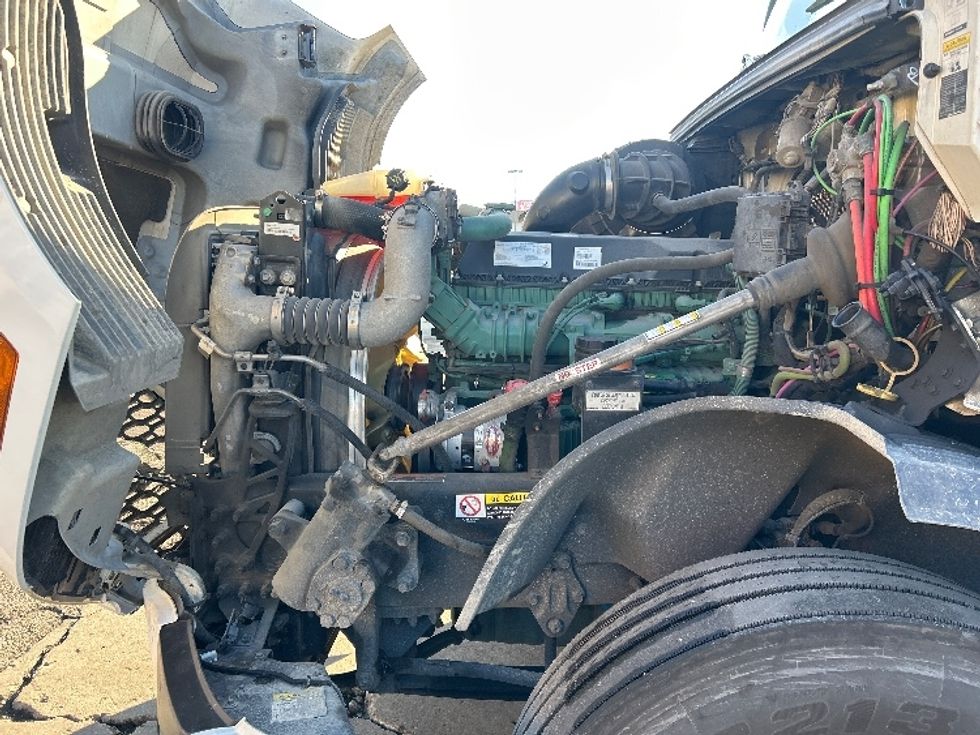Sleeper Tractor-Heavy Duty Tractors-Volvo-2021-VNL64760-Chicago (Melrose Park)-IL-335,832\n\t\tmiles-$ 71,750 - Image 21