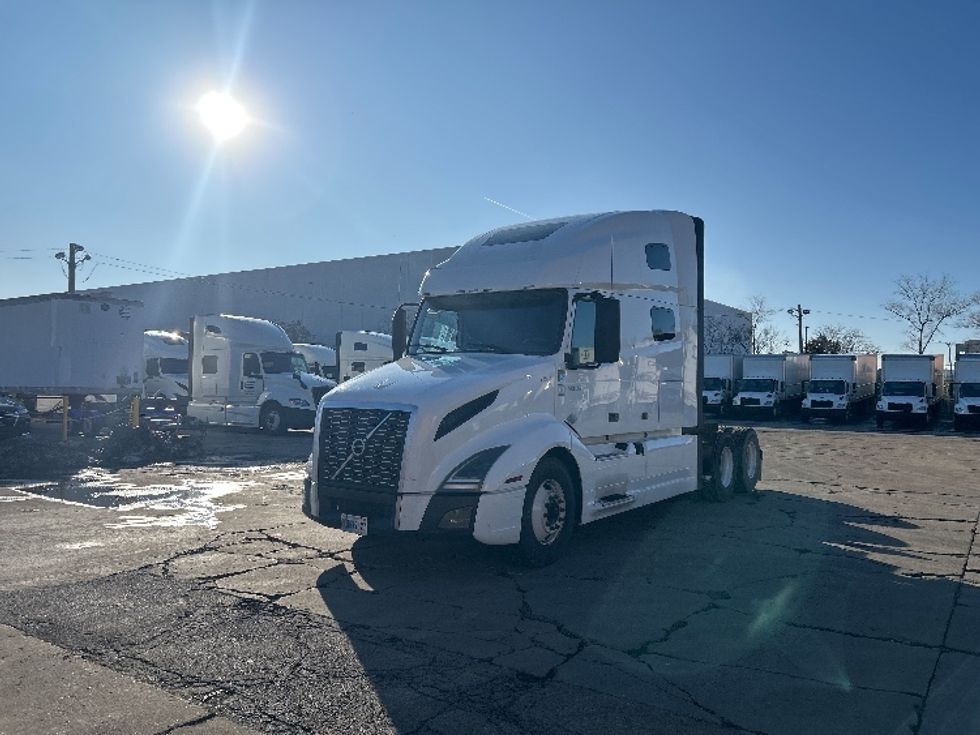 Sleeper Tractor-Heavy Duty Tractors-Volvo-2021-VNL64760-Chicago (Melrose Park)-IL-335,832\n\t\tmiles-$ 71,750 - Image 3