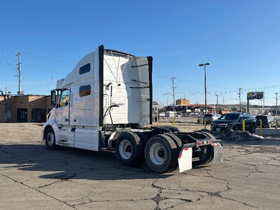 Sleeper Tractor-Heavy Duty Tractors-Volvo-2021-VNL64760-Chicago (Melrose Park)-IL-335,832\n\t\tmiles-$ 71,750 - Image 5