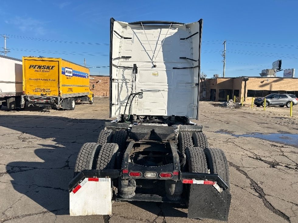 Sleeper Tractor-Heavy Duty Tractors-Volvo-2021-VNL64760-Chicago (Melrose Park)-IL-335,832\n\t\tmiles-$ 71,750 - Image 6
