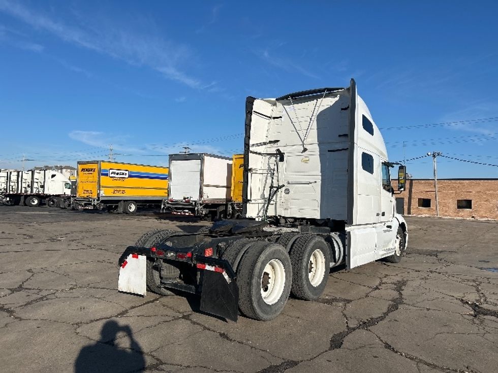 Sleeper Tractor-Heavy Duty Tractors-Volvo-2021-VNL64760-Chicago (Melrose Park)-IL-335,832\n\t\tmiles-$ 71,750 - Image 7