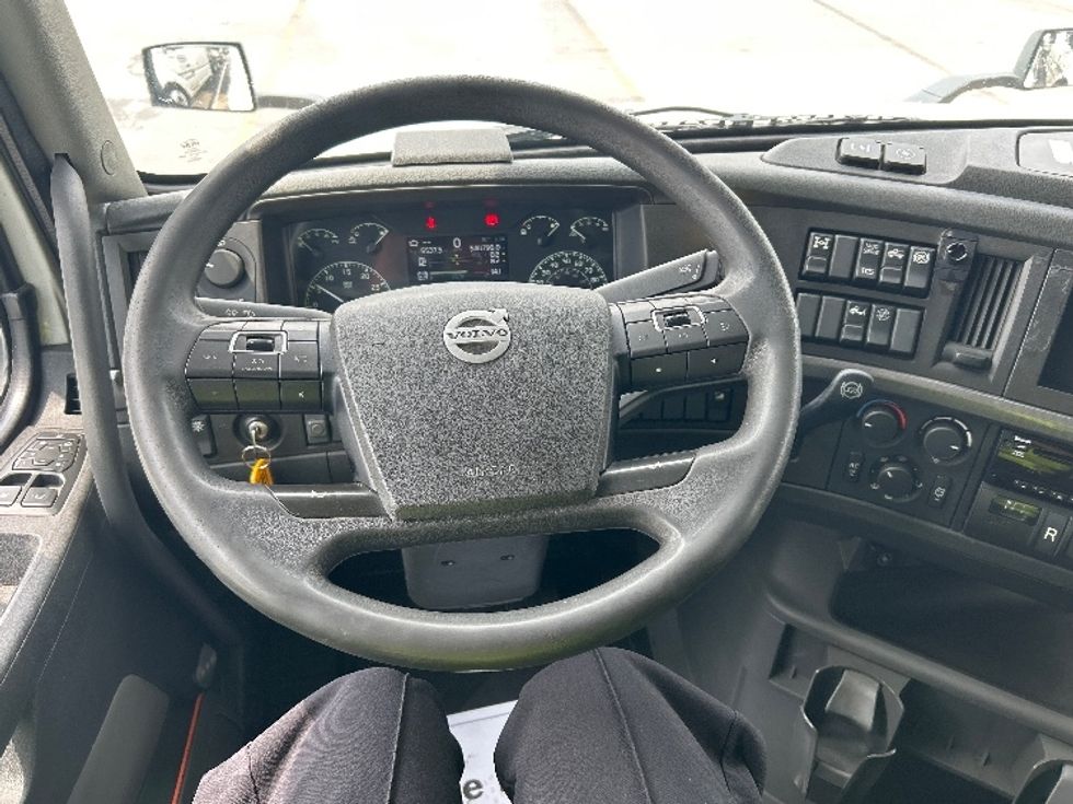 Sleeper Tractor-Heavy Duty Tractors-Volvo-2021-VNL64760-Chicago (Melrose Park)-IL-554,038\n\t\tmiles-$ 59,750 - Image 11
