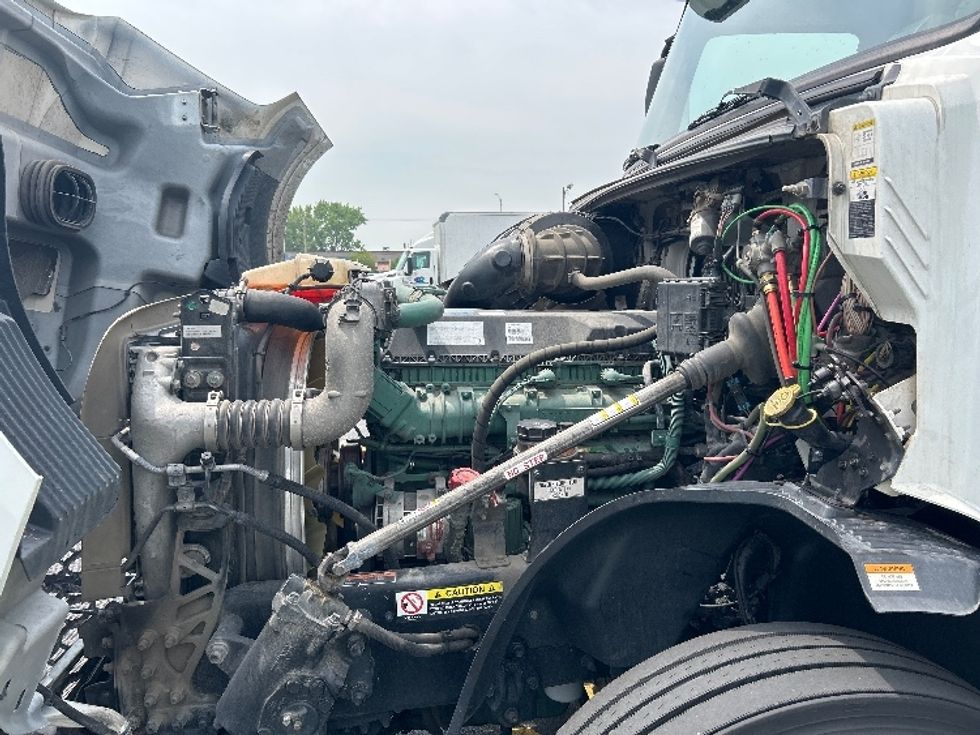 Sleeper Tractor-Heavy Duty Tractors-Volvo-2021-VNL64760-Chicago (Melrose Park)-IL-554,038\n\t\tmiles-$ 59,750 - Image 20