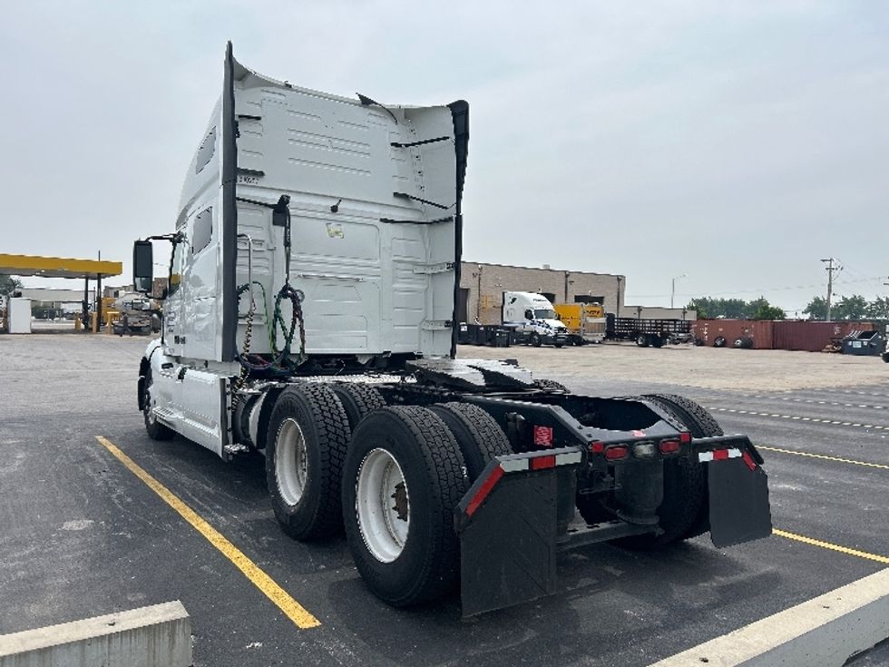 Sleeper Tractor-Heavy Duty Tractors-Volvo-2021-VNL64760-Chicago (Melrose Park)-IL-554,038\n\t\tmiles-$ 59,750 - Image 5