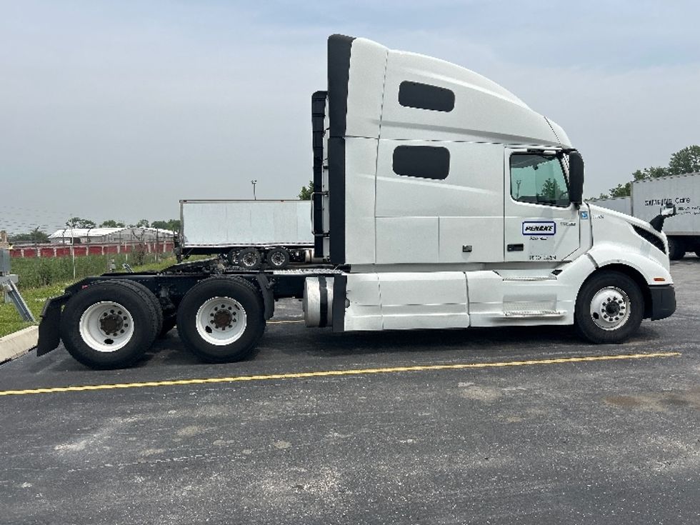 Sleeper Tractor-Heavy Duty Tractors-Volvo-2021-VNL64760-Chicago (Melrose Park)-IL-554,038\n\t\tmiles-$ 59,750 - Image 8