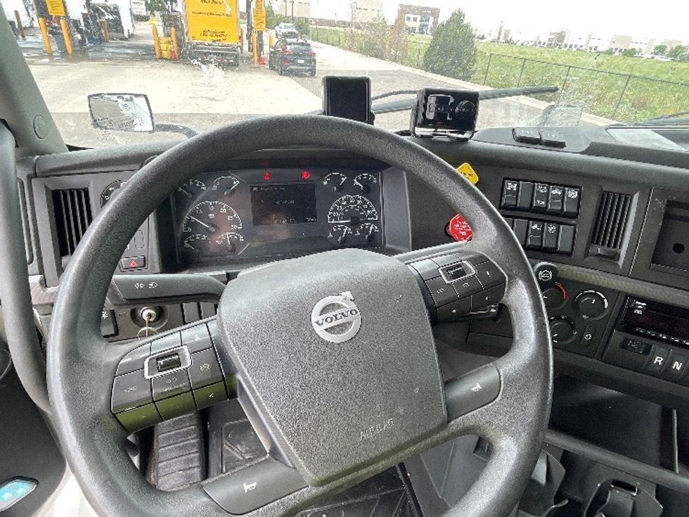 Sleeper Tractor-Heavy Duty Tractors-Volvo-2021-VNL64760-Colorado Springs-CO-429,734\n\t\tmiles-$ 80,500 - Image 11