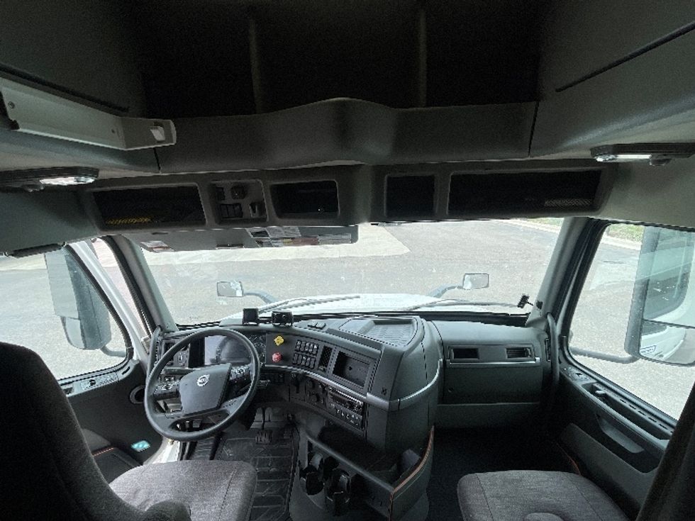 Sleeper Tractor-Heavy Duty Tractors-Volvo-2021-VNL64760-Colorado Springs-CO-429,734\n\t\tmiles-$ 80,500 - Image 12