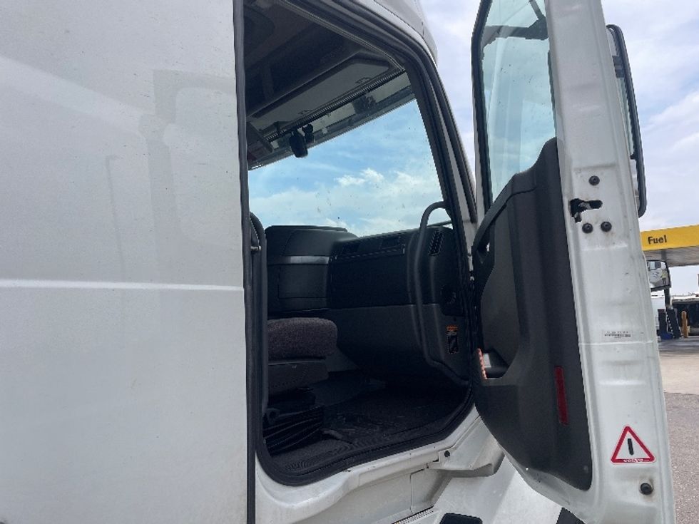 Sleeper Tractor-Heavy Duty Tractors-Volvo-2021-VNL64760-Colorado Springs-CO-429,734\n\t\tmiles-$ 80,500 - Image 13