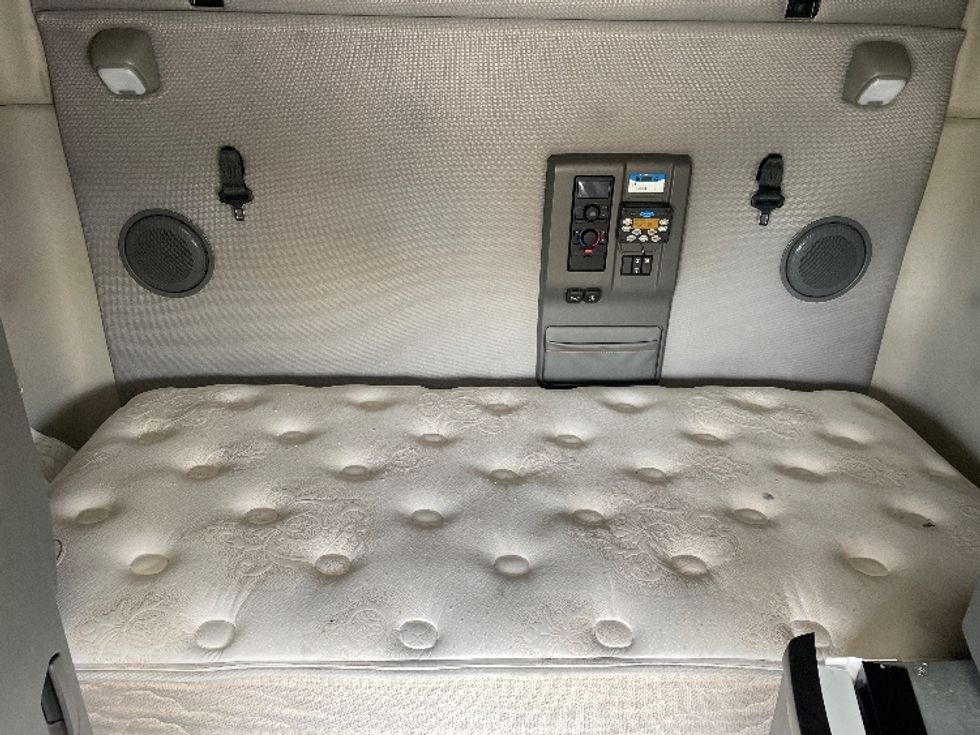 Sleeper Tractor-Heavy Duty Tractors-Volvo-2021-VNL64760-Colorado Springs-CO-429,734\n\t\tmiles-$ 80,500 - Image 16