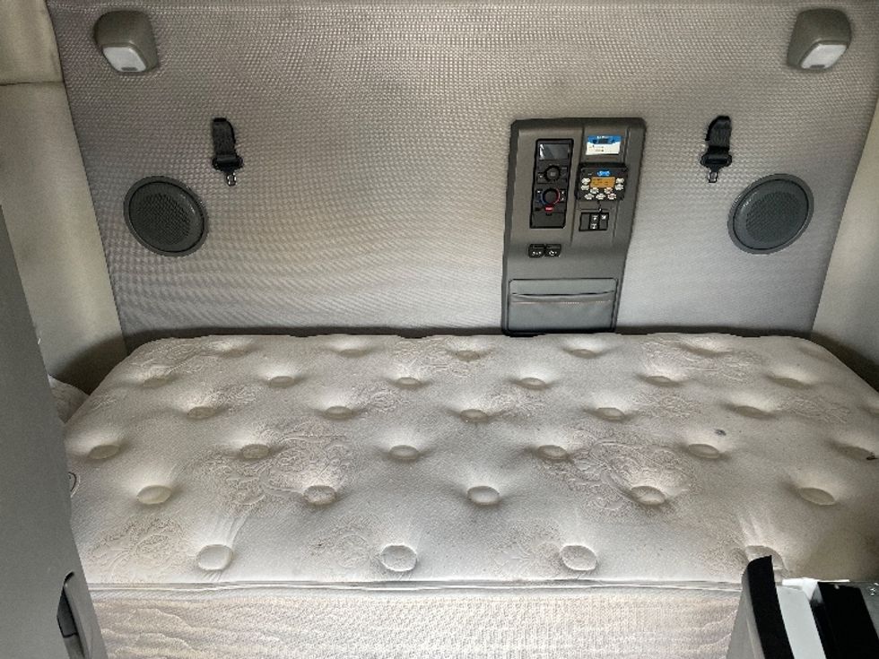 Sleeper Tractor-Heavy Duty Tractors-Volvo-2021-VNL64760-Colorado Springs-CO-429,734\n\t\tmiles-$ 80,500 - Image 17