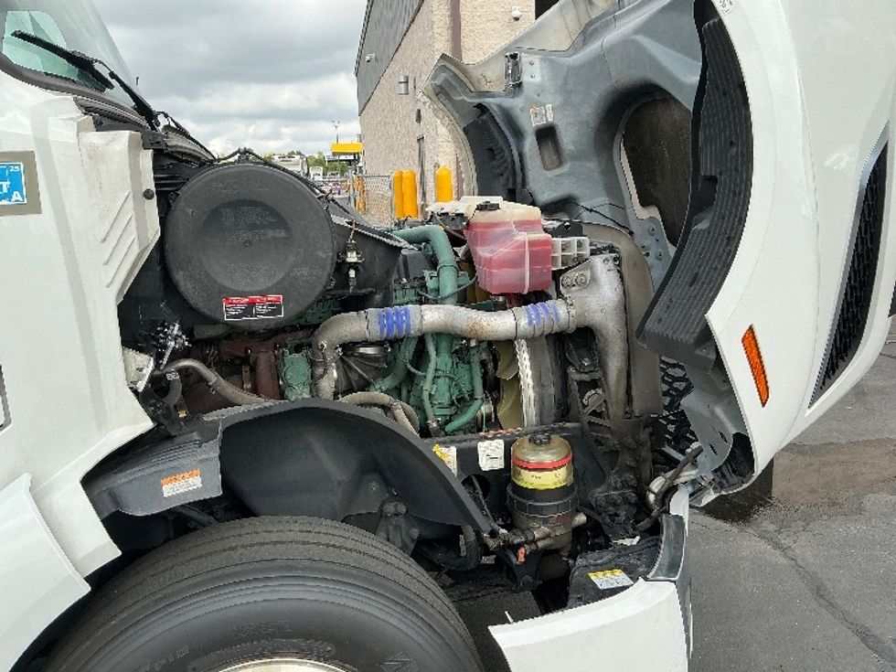 Sleeper Tractor-Heavy Duty Tractors-Volvo-2021-VNL64760-Columbus-OH-417,083\n\t\tmiles-$ 76,250 - Image 20