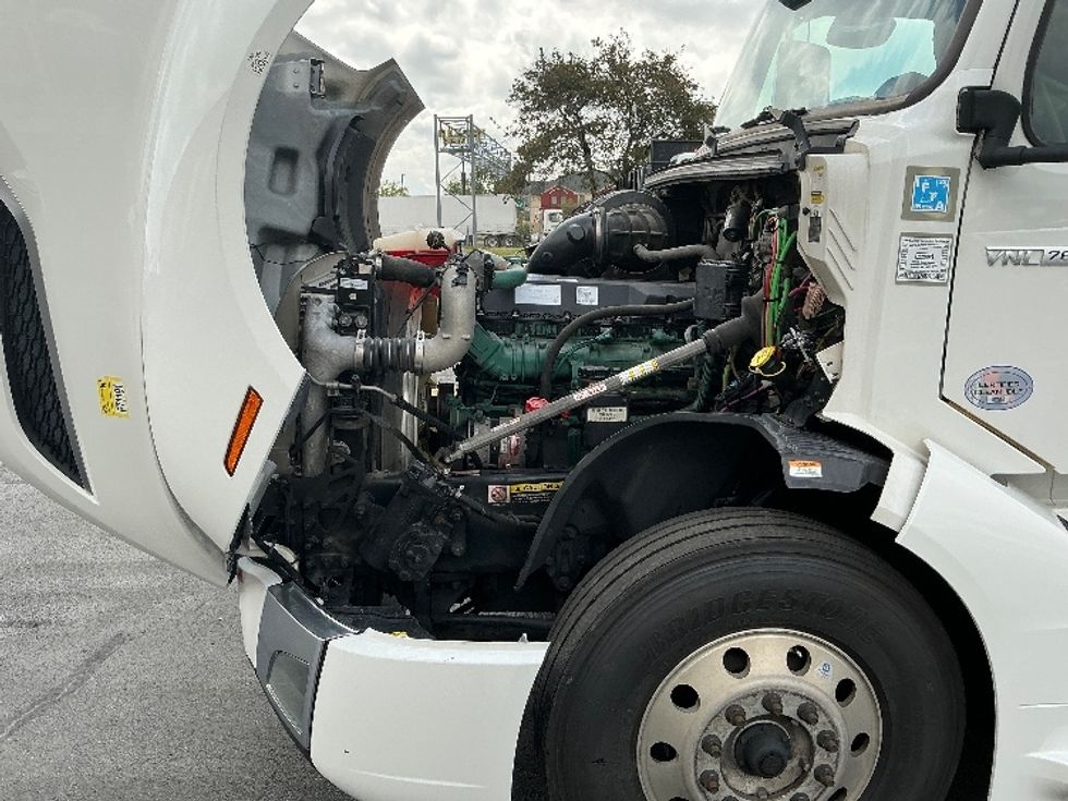 Sleeper Tractor-Heavy Duty Tractors-Volvo-2021-VNL64760-Columbus-OH-417,083\n\t\tmiles-$ 76,250 - Image 21