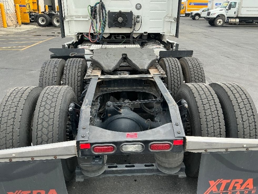 Sleeper Tractor-Heavy Duty Tractors-Volvo-2021-VNL64760-Columbus-OH-417,083\n\t\tmiles-$ 76,250 - Image 6