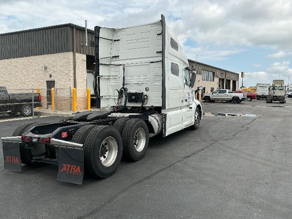 Sleeper Tractor-Heavy Duty Tractors-Volvo-2021-VNL64760-Columbus-OH-417,083\n\t\tmiles-$ 76,250 - Image 7
