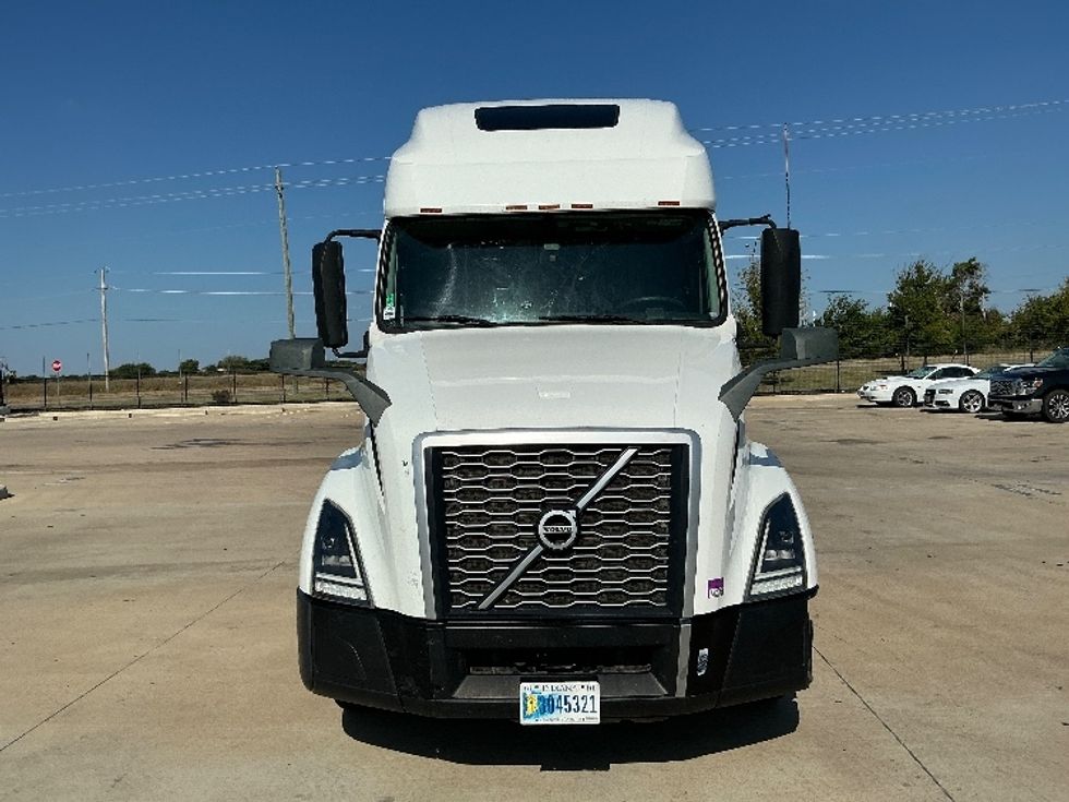Sleeper Tractor-Heavy Duty Tractors-Volvo-2021-VNL64760-Dallas-TX-452,673\n\t\tmiles-$ 78,750 - Image 2