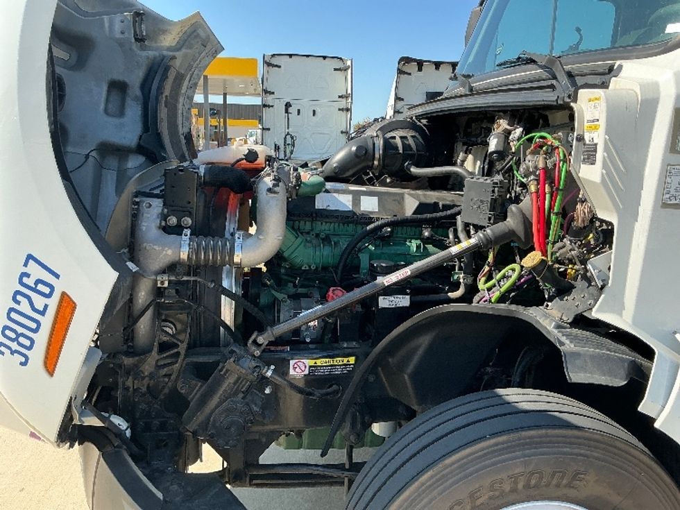 Sleeper Tractor-Heavy Duty Tractors-Volvo-2021-VNL64760-Dallas-TX-452,673\n\t\tmiles-$ 78,750 - Image 21