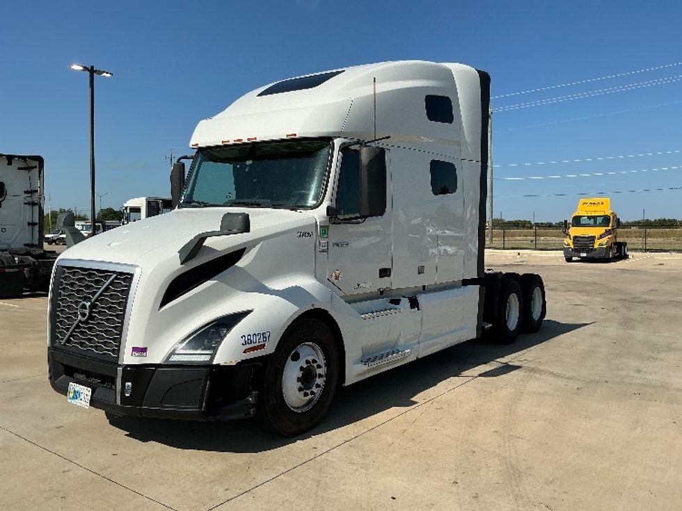 Sleeper Tractor-Heavy Duty Tractors-Volvo-2021-VNL64760-Dallas-TX-452,673\n\t\tmiles-$ 78,750 - Image 3
