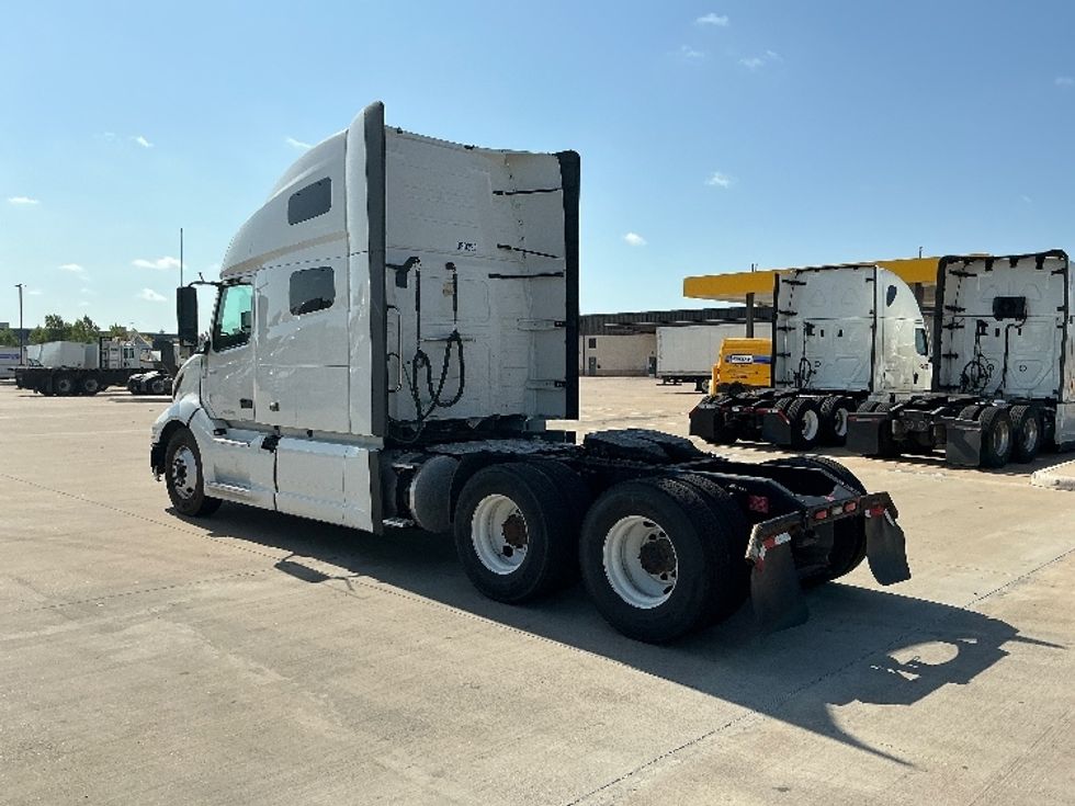Sleeper Tractor-Heavy Duty Tractors-Volvo-2021-VNL64760-Dallas-TX-452,673\n\t\tmiles-$ 78,750 - Image 5