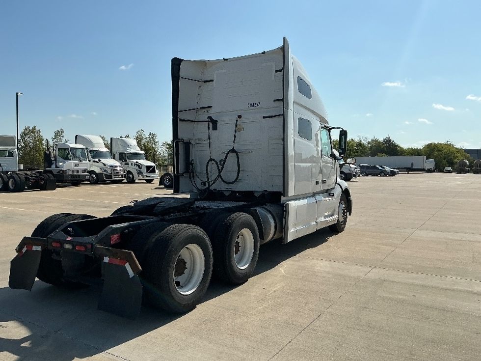 Sleeper Tractor-Heavy Duty Tractors-Volvo-2021-VNL64760-Dallas-TX-452,673\n\t\tmiles-$ 78,750 - Image 7