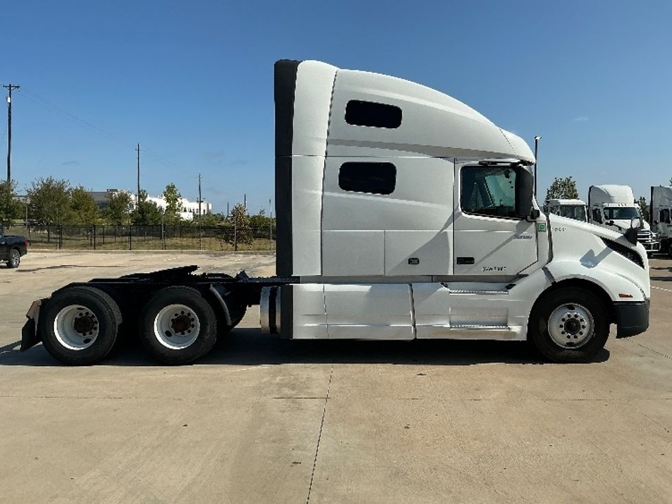 Sleeper Tractor-Heavy Duty Tractors-Volvo-2021-VNL64760-Dallas-TX-452,673\n\t\tmiles-$ 78,750 - Image 8