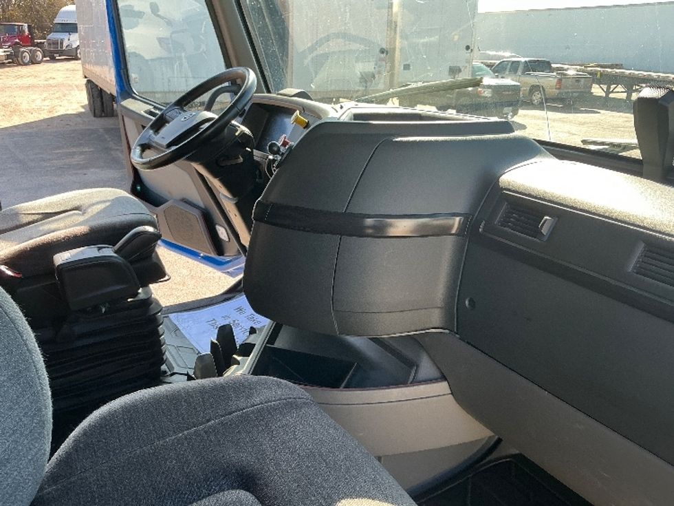Sleeper Tractor-Heavy Duty Tractors-Volvo-2021-VNL64760-Dallas-TX-593,098\n\t\tmiles-$ 61,250 - Image 15