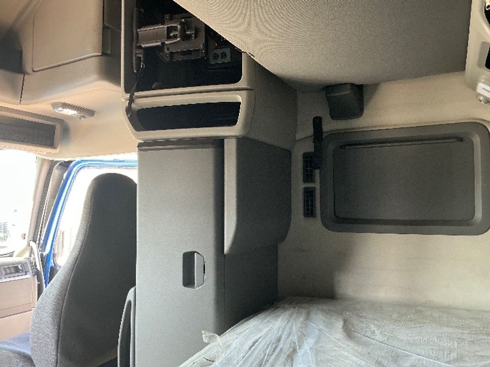 Sleeper Tractor-Heavy Duty Tractors-Volvo-2021-VNL64760-Dallas-TX-593,098\n\t\tmiles-$ 61,250 - Image 19