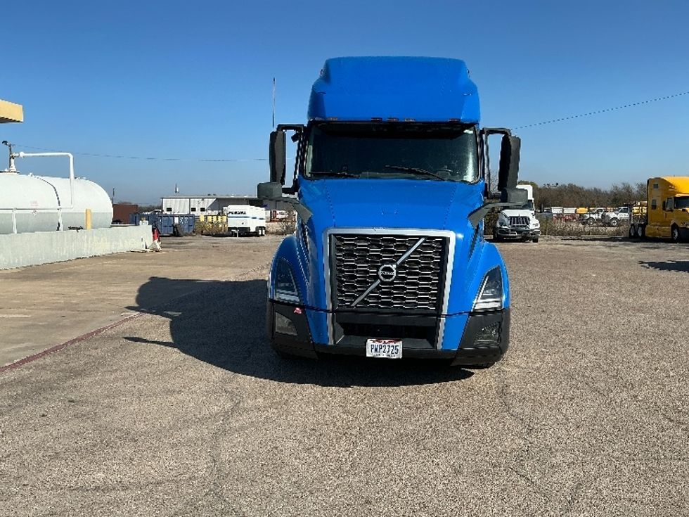 Sleeper Tractor-Heavy Duty Tractors-Volvo-2021-VNL64760-Dallas-TX-593,098\n\t\tmiles-$ 61,250 - Image 2