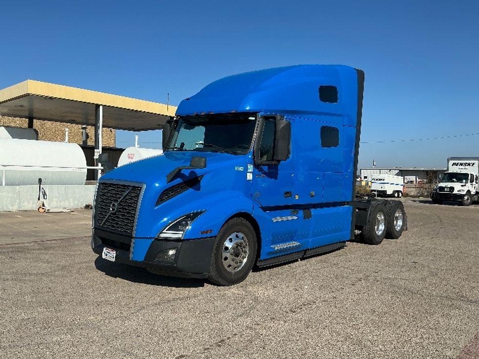Sleeper Tractor-Heavy Duty Tractors-Volvo-2021-VNL64760-Dallas-TX-593,098\n\t\tmiles-$ 61,250 - Image 3