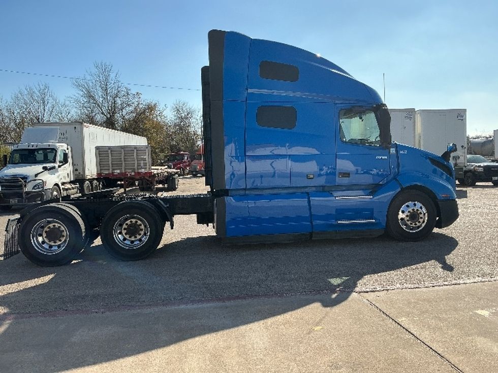 Sleeper Tractor-Heavy Duty Tractors-Volvo-2021-VNL64760-Dallas-TX-593,098\n\t\tmiles-$ 61,250 - Image 8