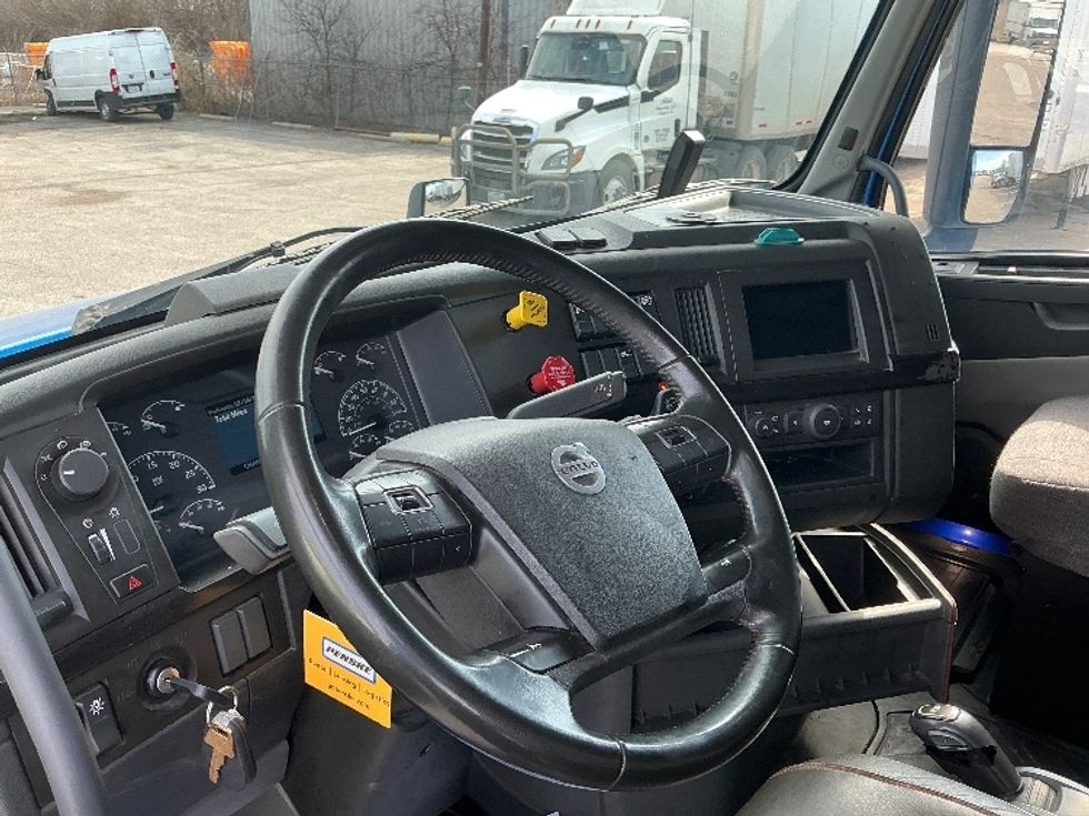 Sleeper Tractor-Heavy Duty Tractors-Volvo-2021-VNL64760-Dallas-TX-647,815\n\t\tmiles-$ 56,000 - Image 10