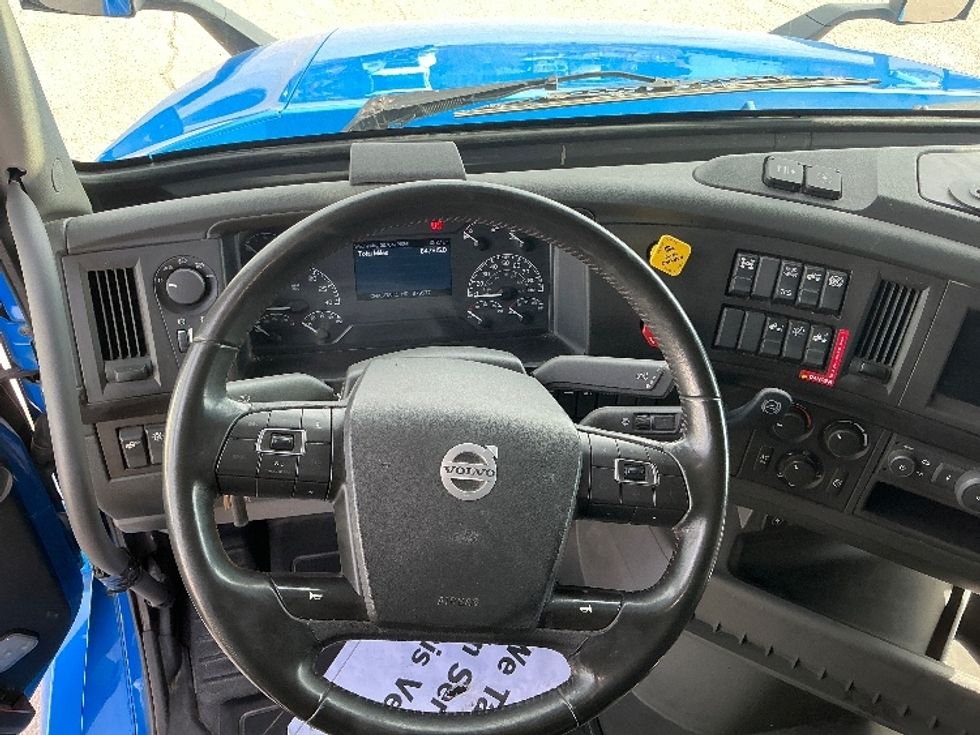 Sleeper Tractor-Heavy Duty Tractors-Volvo-2021-VNL64760-Dallas-TX-647,815\n\t\tmiles-$ 56,000 - Image 11