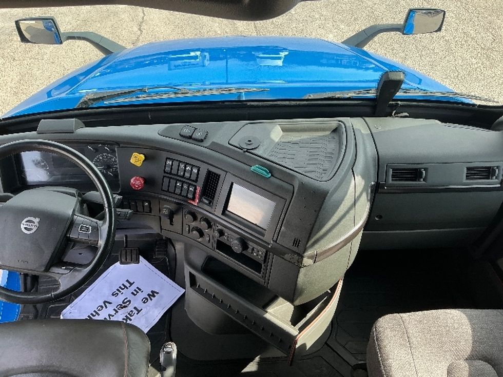 Sleeper Tractor-Heavy Duty Tractors-Volvo-2021-VNL64760-Dallas-TX-647,815\n\t\tmiles-$ 56,000 - Image 12