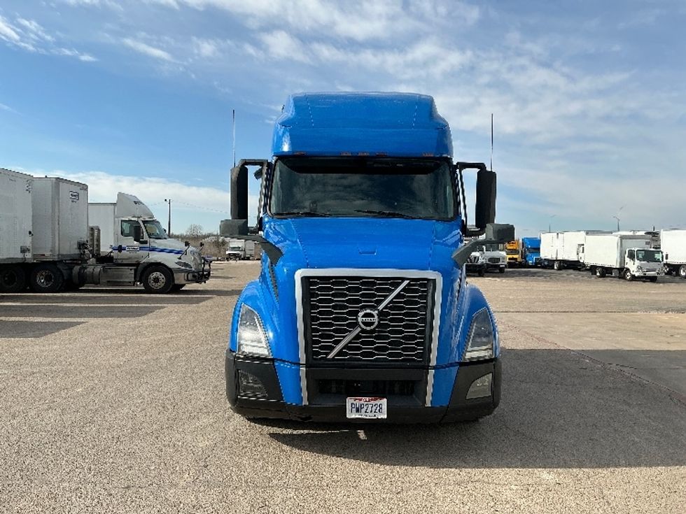 Sleeper Tractor-Heavy Duty Tractors-Volvo-2021-VNL64760-Dallas-TX-647,815\n\t\tmiles-$ 56,000 - Image 2